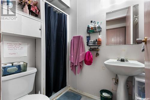 47 Cannon Street, Regina, SK - Indoor Photo Showing Bathroom