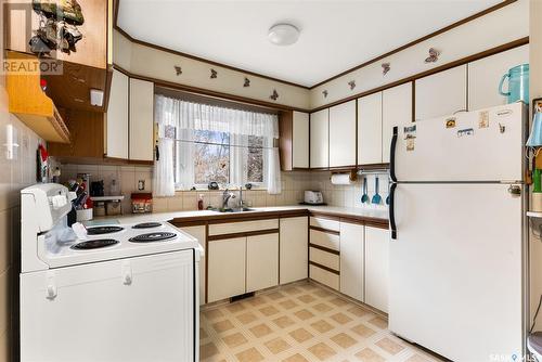 47 Cannon Street, Regina, SK - Indoor Photo Showing Kitchen With Double Sink