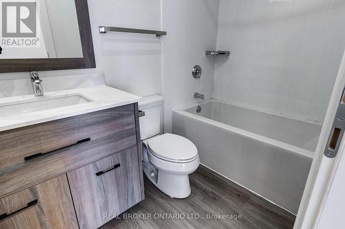 2306 - 49 Walnut Street S, Hamilton, ON - Indoor Photo Showing Bathroom