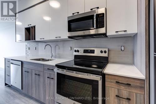 2306 - 49 Walnut Street S, Hamilton, ON - Indoor Photo Showing Kitchen With Double Sink With Upgraded Kitchen