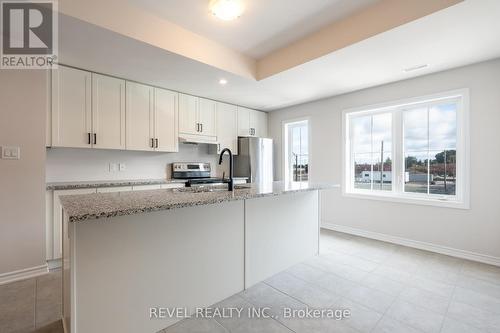 9 - 677 Park Road N, Brantford, ON - Indoor Photo Showing Kitchen