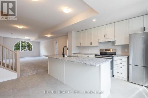 9 - 677 Park Road N, Brantford, ON - Indoor Photo Showing Kitchen With Upgraded Kitchen