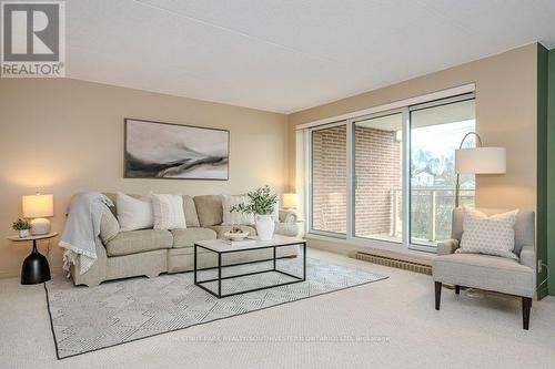 207 - 8 Christopher Court, Guelph, ON - Indoor Photo Showing Living Room