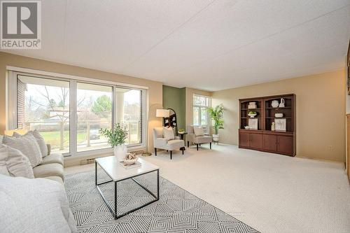 207 - 8 Christopher Court, Guelph, ON - Indoor Photo Showing Living Room