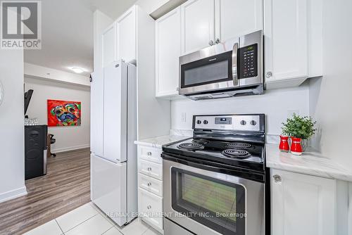 129 - 35 Southshore Crescent, Hamilton, ON - Indoor Photo Showing Kitchen