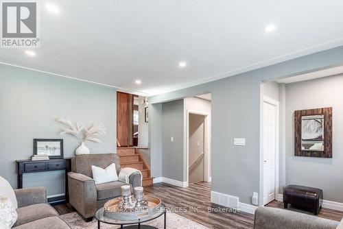 96 Purdy Crescent, Hamilton, ON - Indoor Photo Showing Living Room