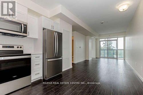 804 - 128 King Street N, Waterloo, ON - Indoor Photo Showing Kitchen