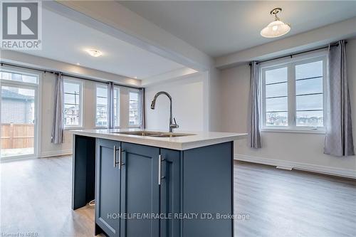 9201 Griffon Street, Niagara Falls, ON - Indoor Photo Showing Kitchen With Double Sink