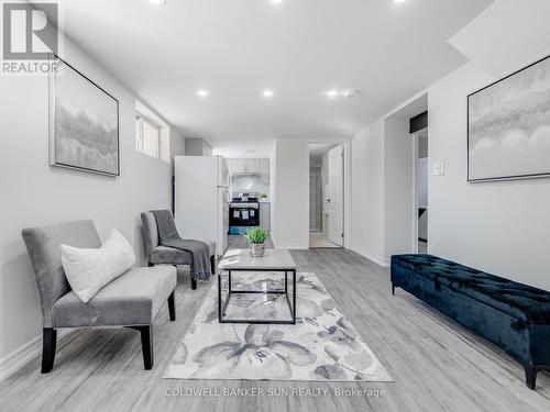 324 Rosemount Drive, Kitchener, ON - Indoor Photo Showing Living Room