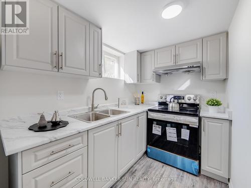 324 Rosemount Drive, Kitchener, ON - Indoor Photo Showing Kitchen With Double Sink With Upgraded Kitchen