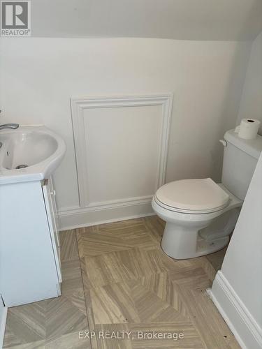 46 Delena Avenue S, Hamilton, ON - Indoor Photo Showing Bathroom