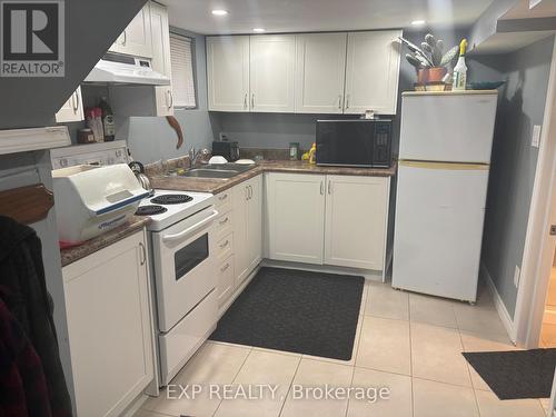 46 Delena Avenue S, Hamilton, ON - Indoor Photo Showing Kitchen