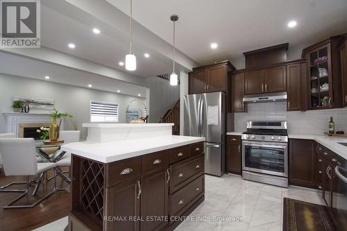 1 Colonial Drive, Guelph, ON - Indoor Photo Showing Kitchen With Upgraded Kitchen