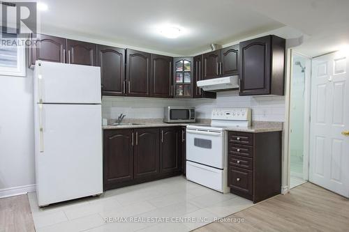 1 Colonial Drive, Guelph, ON - Indoor Photo Showing Kitchen