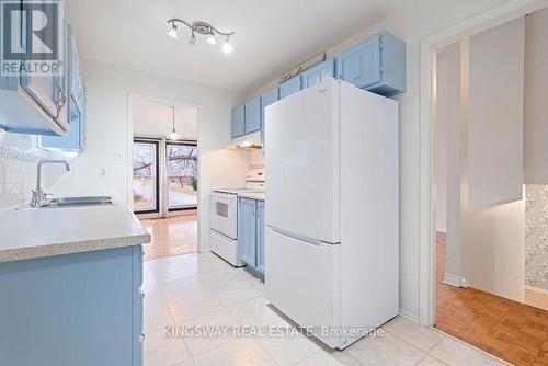 742 Mooney'S Bay Place, Ottawa, ON - Indoor Photo Showing Kitchen