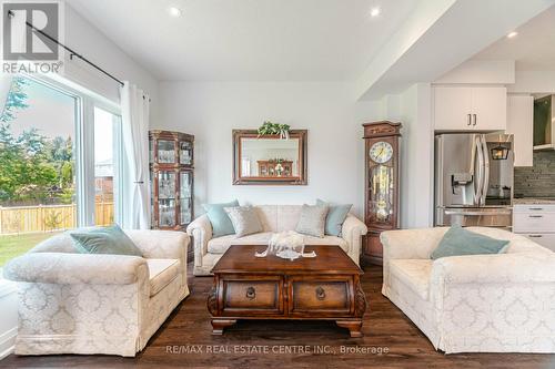 43 Ferris Circle, Guelph, ON - Indoor Photo Showing Living Room