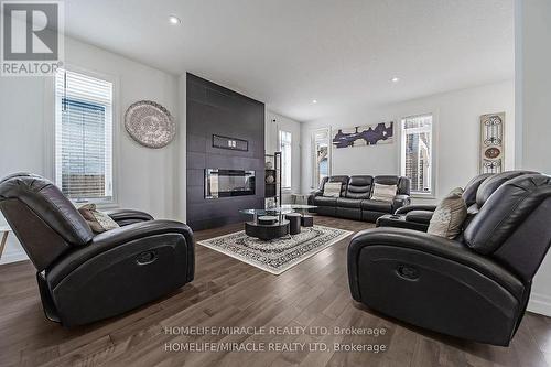 3319 Regiment Road, London, ON - Indoor Photo Showing Living Room