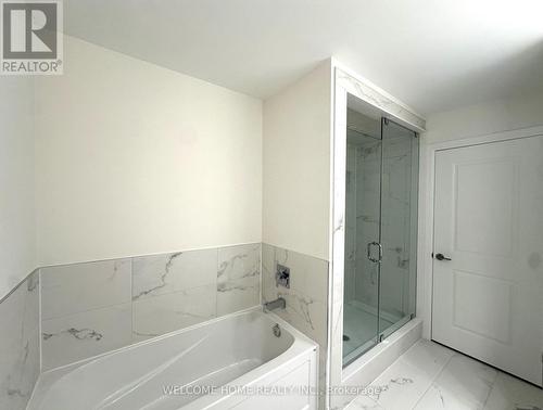 33 Bowery Road, Brantford, ON - Indoor Photo Showing Bathroom