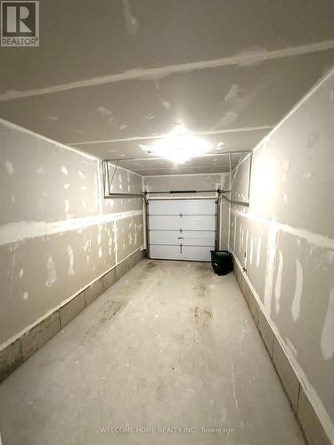 33 Bowery Road, Brantford, ON - Indoor Photo Showing Garage