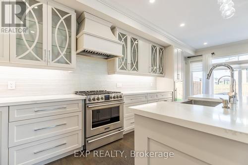 7 - 35 Midhurst Heights, Hamilton, ON - Indoor Photo Showing Kitchen With Upgraded Kitchen