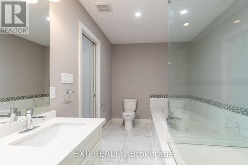 7 - 35 Midhurst Heights, Hamilton, ON - Indoor Photo Showing Bathroom