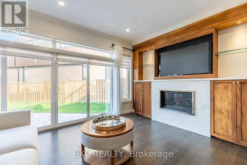 7 - 35 Midhurst Heights, Hamilton, ON - Indoor Photo Showing Living Room With Fireplace