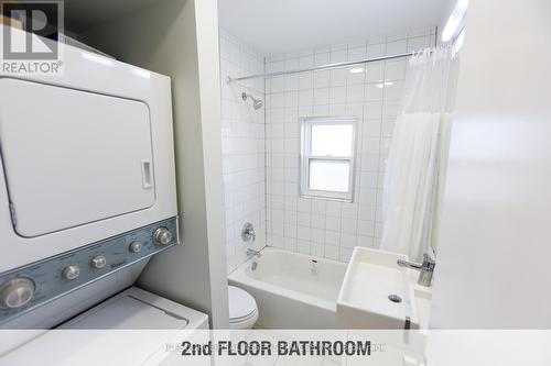 2 - 16 Madison Avenue, Hamilton, ON - Indoor Photo Showing Laundry Room