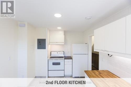 2 - 16 Madison Avenue, Hamilton, ON - Indoor Photo Showing Kitchen