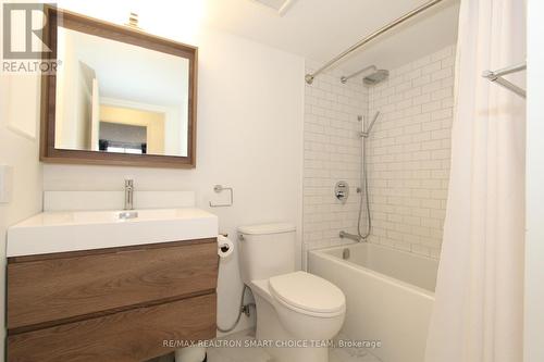 406 - 4205 Shipp Drive, Mississauga, ON - Indoor Photo Showing Bathroom