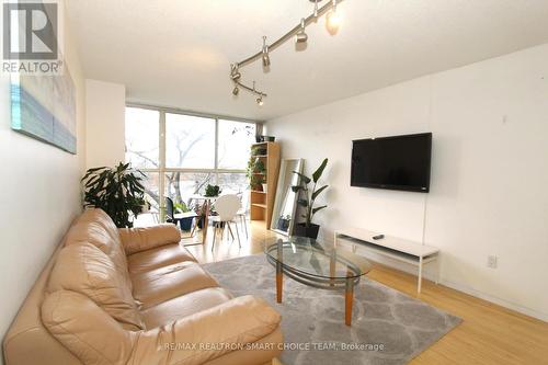 406 - 4205 Shipp Drive, Mississauga, ON - Indoor Photo Showing Living Room