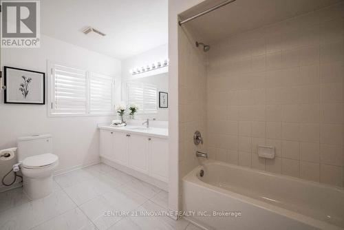 33 Meadowlark Drive, Halton Hills, ON - Indoor Photo Showing Bathroom