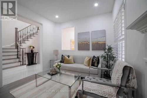 33 Meadowlark Drive, Halton Hills, ON - Indoor Photo Showing Living Room