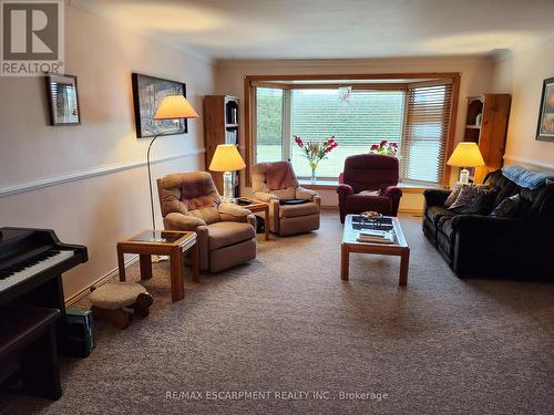 1164 Killarney Bay Road, Kawartha Lakes, ON - Indoor Photo Showing Living Room