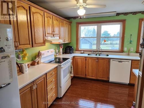 1164 Killarney Bay Road, Kawartha Lakes, ON - Indoor Photo Showing Kitchen With Double Sink