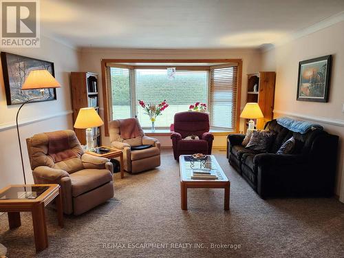 1164 Killarney Bay Road, Kawartha Lakes, ON - Indoor Photo Showing Living Room