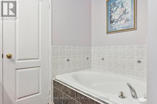 29 Mistdale Crescent, Brampton, ON - Indoor Photo Showing Bathroom