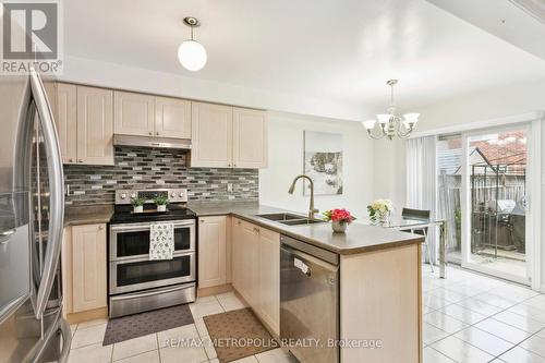 29 Mistdale Crescent, Brampton, ON - Indoor Photo Showing Kitchen With Double Sink With Upgraded Kitchen