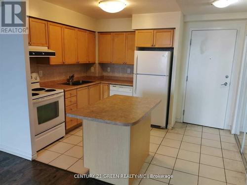 2726 - 3888 Duke Of York Boulevard, Mississauga, ON - Indoor Photo Showing Kitchen With Double Sink