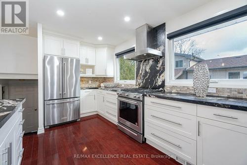 20 Madoc Drive, Brampton, ON - Indoor Photo Showing Kitchen With Upgraded Kitchen