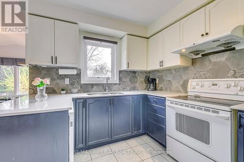 360 Riverstone Drive, Oakville, ON - Indoor Photo Showing Kitchen