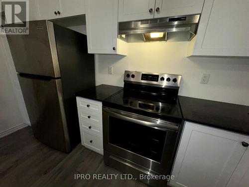 4 - 230 Lagerfeld Drive, Brampton, ON - Indoor Photo Showing Kitchen