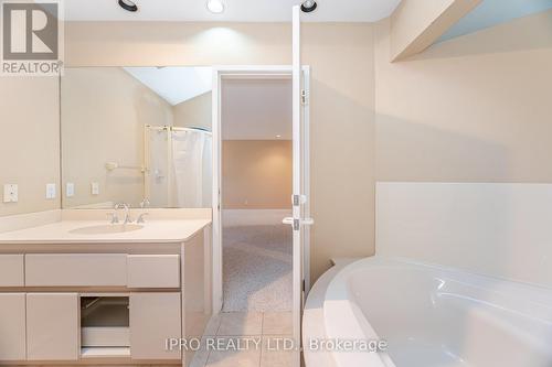 4189 Inglewood Drive, Burlington, ON - Indoor Photo Showing Bathroom