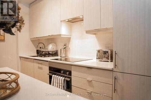 3207 - 36 Elm Drive, Mississauga, ON - Indoor Photo Showing Kitchen