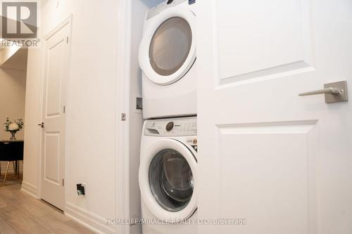 3207 - 36 Elm Drive, Mississauga, ON - Indoor Photo Showing Laundry Room