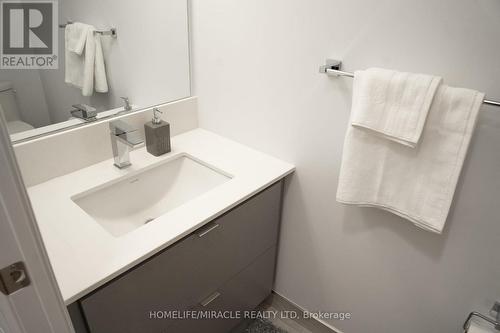 3207 - 36 Elm Drive, Mississauga, ON - Indoor Photo Showing Bathroom