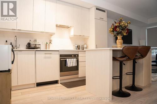 3207 - 36 Elm Drive, Mississauga, ON - Indoor Photo Showing Kitchen