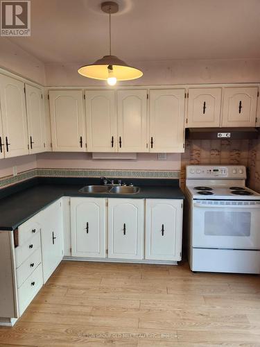 31 - 2395 Bromsgrove Road, Mississauga, ON - Indoor Photo Showing Kitchen With Double Sink