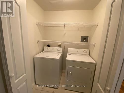 215 - 830 Scollard Court, Mississauga, ON - Indoor Photo Showing Laundry Room