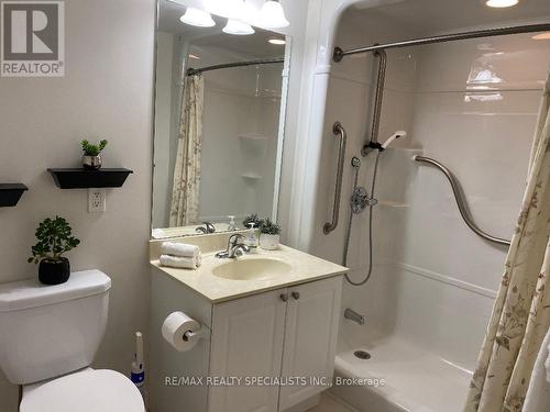 215 - 830 Scollard Court, Mississauga, ON - Indoor Photo Showing Bathroom