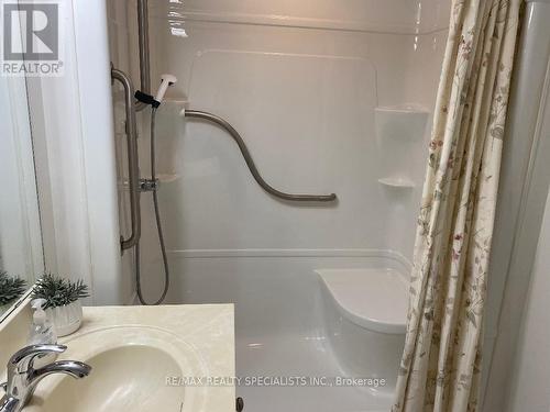 215 - 830 Scollard Court, Mississauga, ON - Indoor Photo Showing Bathroom